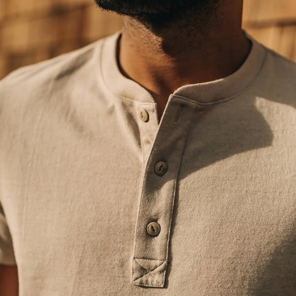 Taylor Stitch- The Short Sleeve Heavy Bag Henley - Sand - Picture 3 of 4